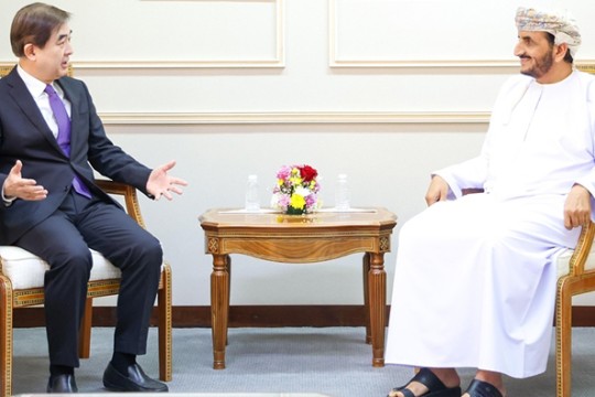 Oman, China explore means of boosting relations