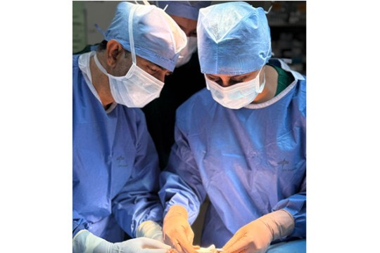 SQU Hospital conducts first spinal neurostimulation device implantation in Oman