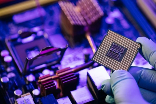 S Korea unveils $19 bn package to support chip industry