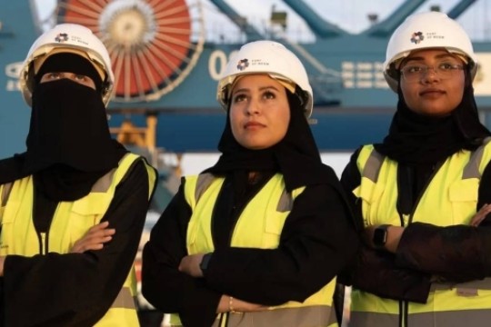 NEOM Port trains 10 Saudi women in remote crane operation-Saudi Arabia