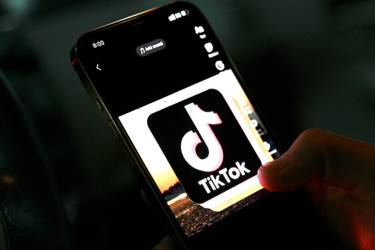 Hard-up Indonesia traders urge TikTok sales ban