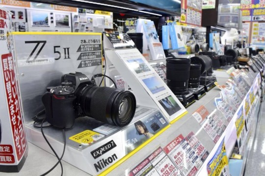 Japanese camera makers ramp up mirror less lineups amid growing demand-