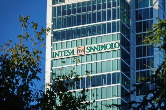 Egypt nears first major stake sale since devaluation: Bloomberg-Egypt