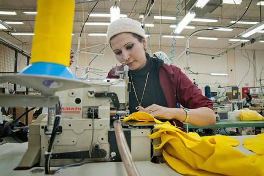 Rising prices drive Jordanians towards tailoring over fast fashion-