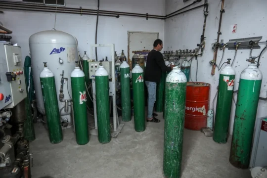 Palestinian Health Ministry: Oxygen station shutdowns threaten lives of dozens of patients, children-Palestine