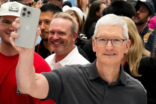 Apple CEO Tim Cook makes $41mln from biggest stock sale in two years-