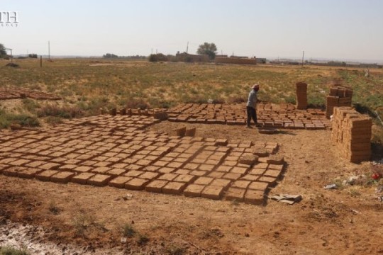 People in NE Syria turn to mud houses amid declining economic conditions-Syria