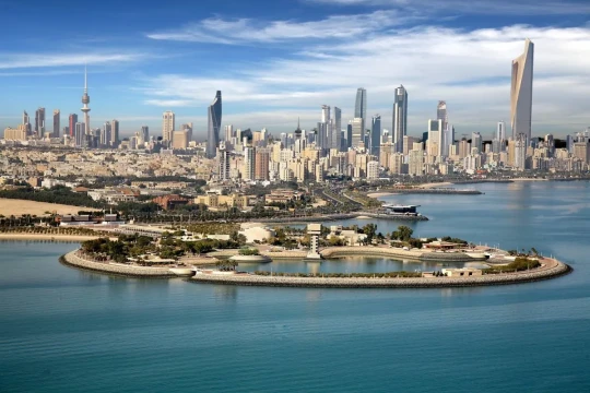 Kuwait deficit shrinks 32%-Kuwait