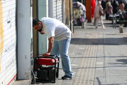 Iran’s ailing small businesses hit by rolling blackouts-Iran