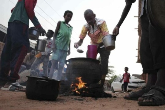 Internet outage halts food aid, leading to deaths in Khartoum