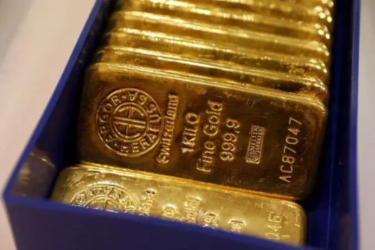 Gold smashes record peaks propelled by rate-cut momentum
