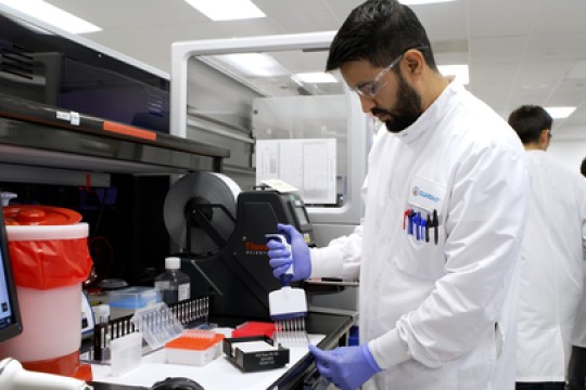 اختبار الدم Guardant Health's Shield™ الذي وافقت عليه إدارة الأغذية والعقاقير (FDA) كخيار فحص أولي، يمهّد الطريق أمام تعويضات الرعاية الطبية وبداية عص