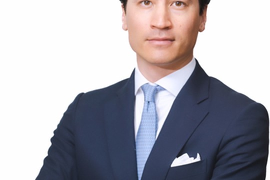 الجنرال ديفيد بترايوس رئيساً لمجلس إدارة "كيه كيه آر الشرق الأوسط"