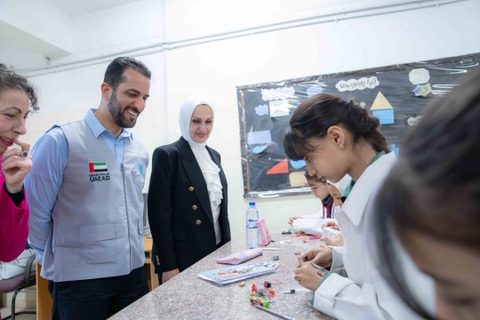 سلطان بن أحمد القاسمي يزور مخيم "ماركا" للاجئين ومؤسسات إنسانية في الأردن ويدعو إلى تكاتف الجهود وحشد الدعم للأشقاء الفلسطينيين