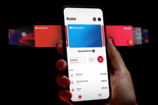 كيرف باي وتاليس تتعاونان لتحويل المحافظ الرقمية بشكل آمن على آيفون