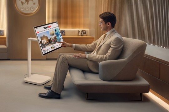 إل جي تُحدث نقلة نوعية في مرونة مكان العمل عبر إطلاق شاشتها الذكية SWING في منطقة الخليج