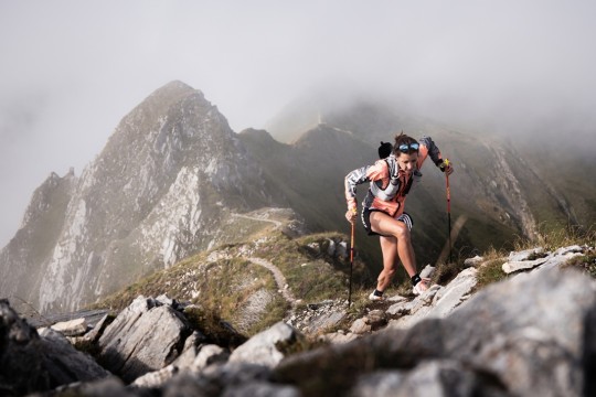 سفيرة Amazfit السيدة Ruth Croft تحقق الفوز في 2025 UTMB