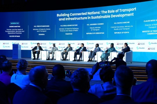 فعاليات اليوم الثاني من المعرض والمؤتمر العالمي للسكك الحديدية والنقل والبنية التحتية 2025 تشجع الابتكار والشراكات والاستثمار في جميع أنحاء منظومة النقل العالمي