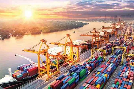 UAE's non-oil foreign trade to hit $1.1 trillion by 2027, says report-UAE