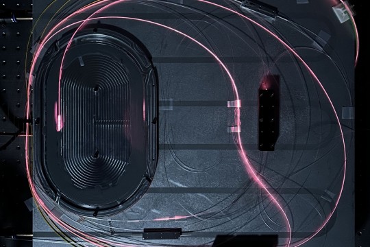 Technology Innovation Institute unveils 2 µm fiber laser for medical, industrial use