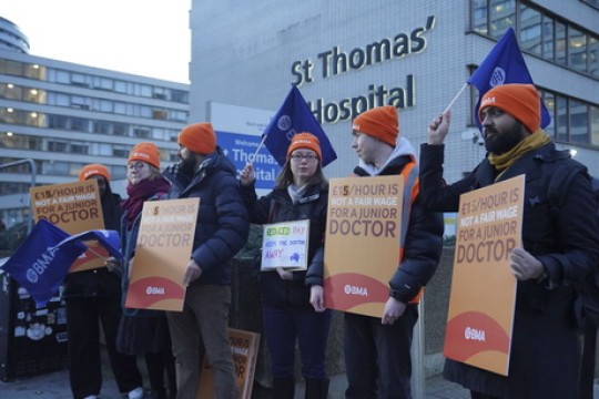 Thousands of doctors in Britain walk off job in longest-ever strike-Lebanon